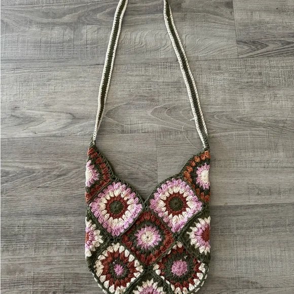 Urban Outfitters Lara Crochet Shoulder Bag NWOT Sold Out Online - Picture 3 of 3